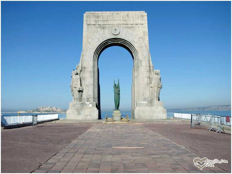 Aujourd'hui, si le monument lui-même ne semble pas avoir souffert des vents marins, ce n'est pas le cas de l'accotement de l'esplanade, en partie condamnée en prévision de travaux de consolidation.